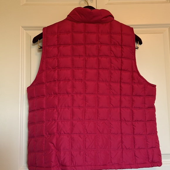 Reaction  by Kenneth Cole Women’s down vest  slightly puffer XL. NWT - Picture 7 of 9